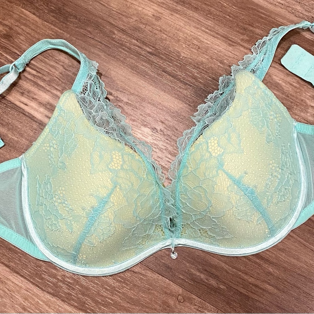 Victoria’s Secret Sexy Little Things 34C lace push-up bra with underwire